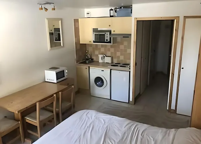 Апартаменты In And Out Studio, Sleeps 2-3 *